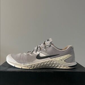 Nike Men's Gray and Black Athletic Shoes